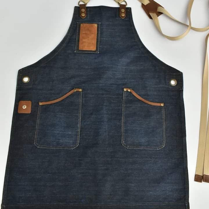 MANDIL DE MEZCLILLA Y PIEL DOBLE BOLSA